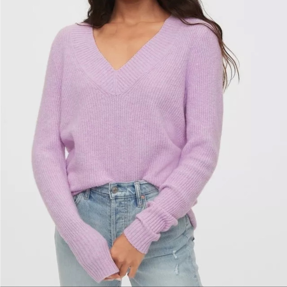 Gap Size Small Women's Wool Blend Ultra Wide V-neck French Lilac Purple Sweater